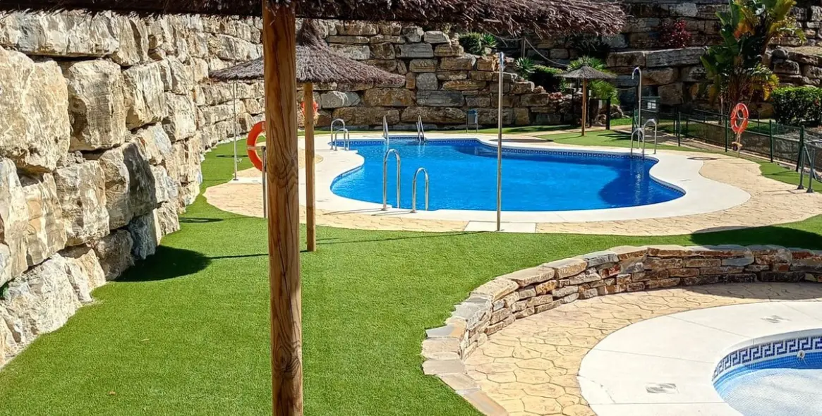 Sale of penthouse in Casares 16