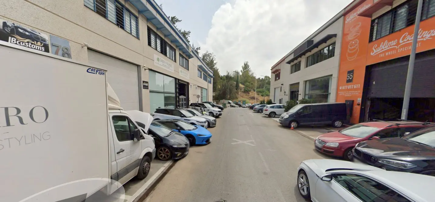 Venta de local comercial en Nueva Andalucía 0