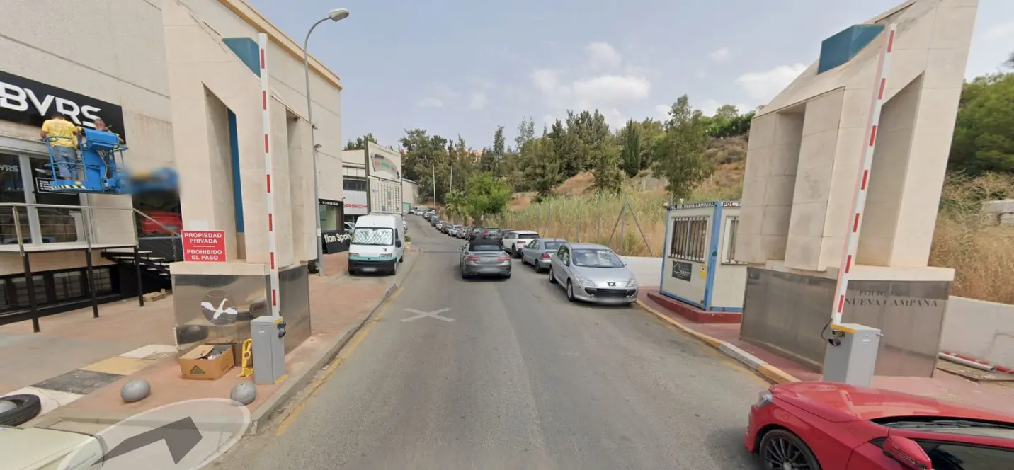 Venta de local comercial en Nueva Andalucía 1