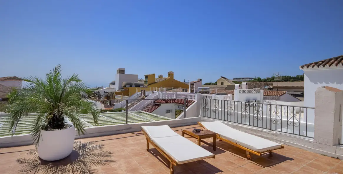 Продажа  отдельно стоящей виллы в Fuengirola 1