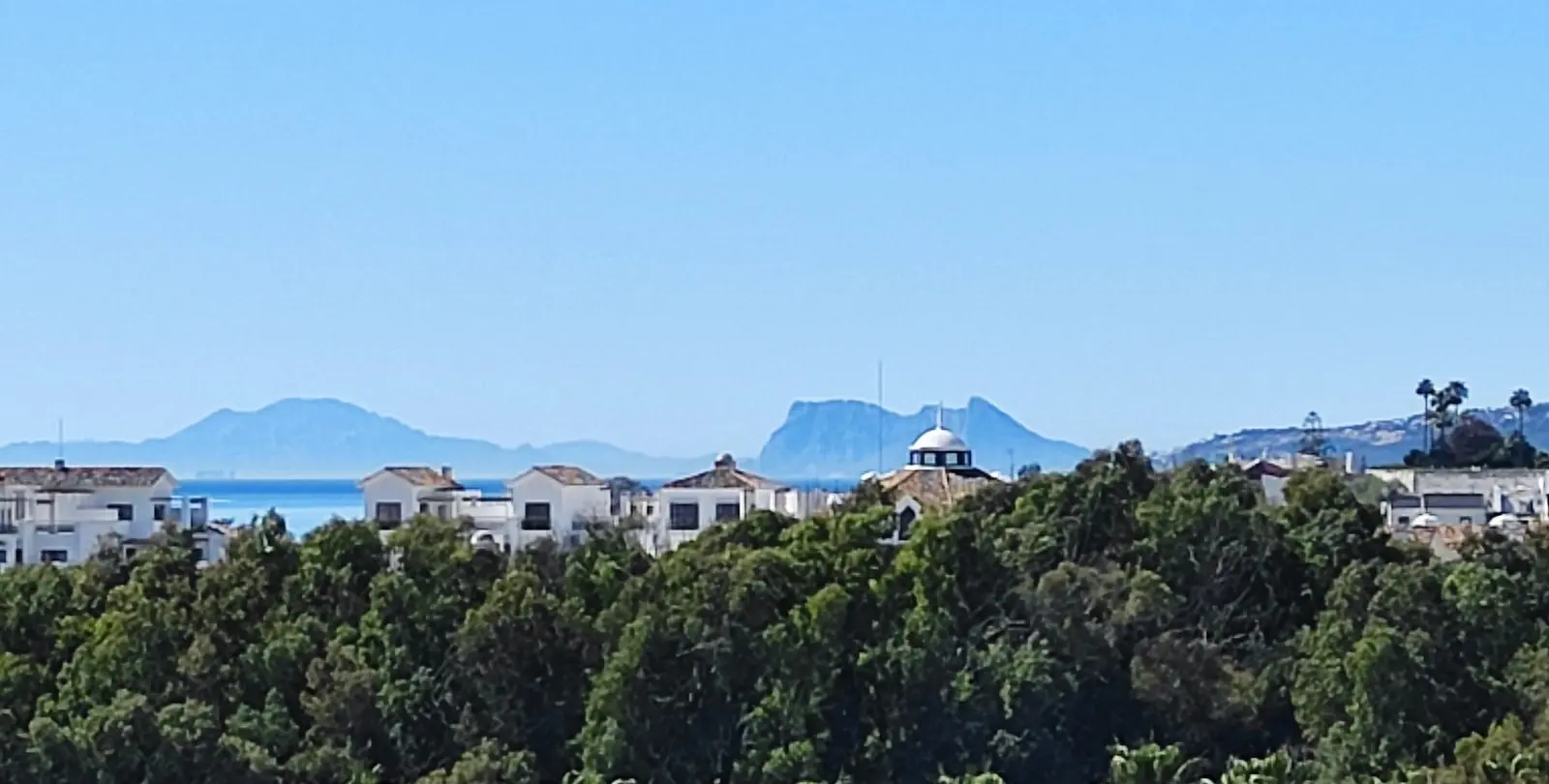 Sale of penthouse in Estepona 4