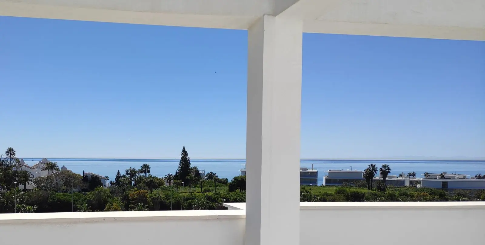 Sale of penthouse in Estepona 8