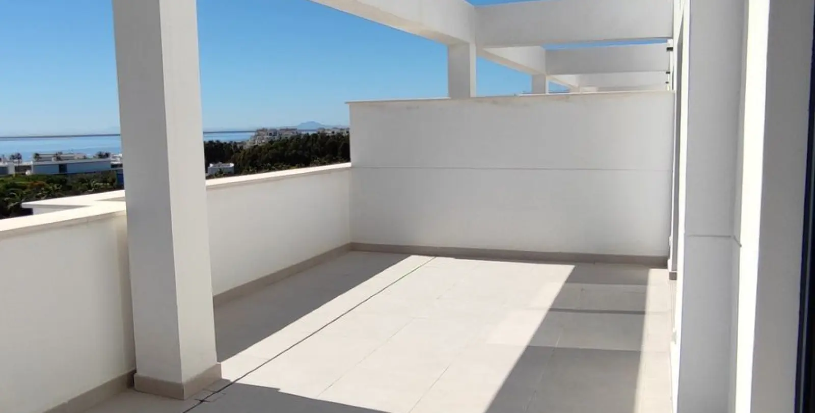 Sale of penthouse in Estepona 11