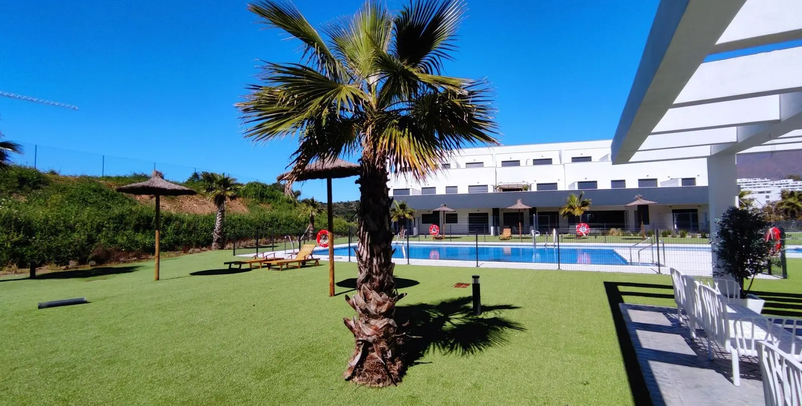 Sale of penthouse in Estepona 12