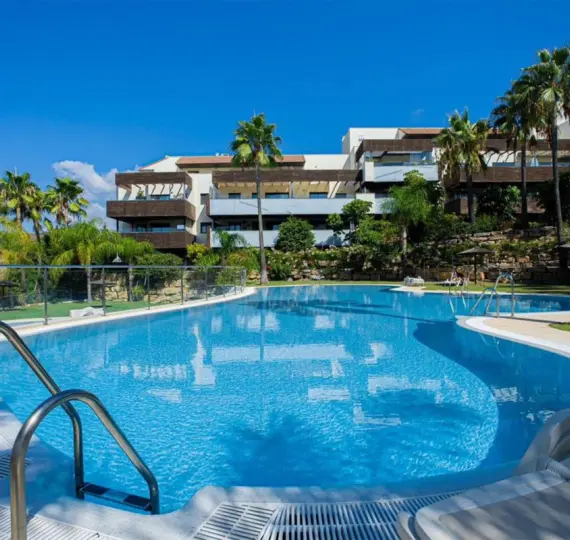 Sale of middle floor apartment in Los Flamingos