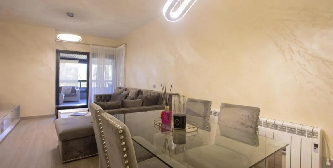 Продажа апартаментов на среднем этаже в Los Flamingos 8