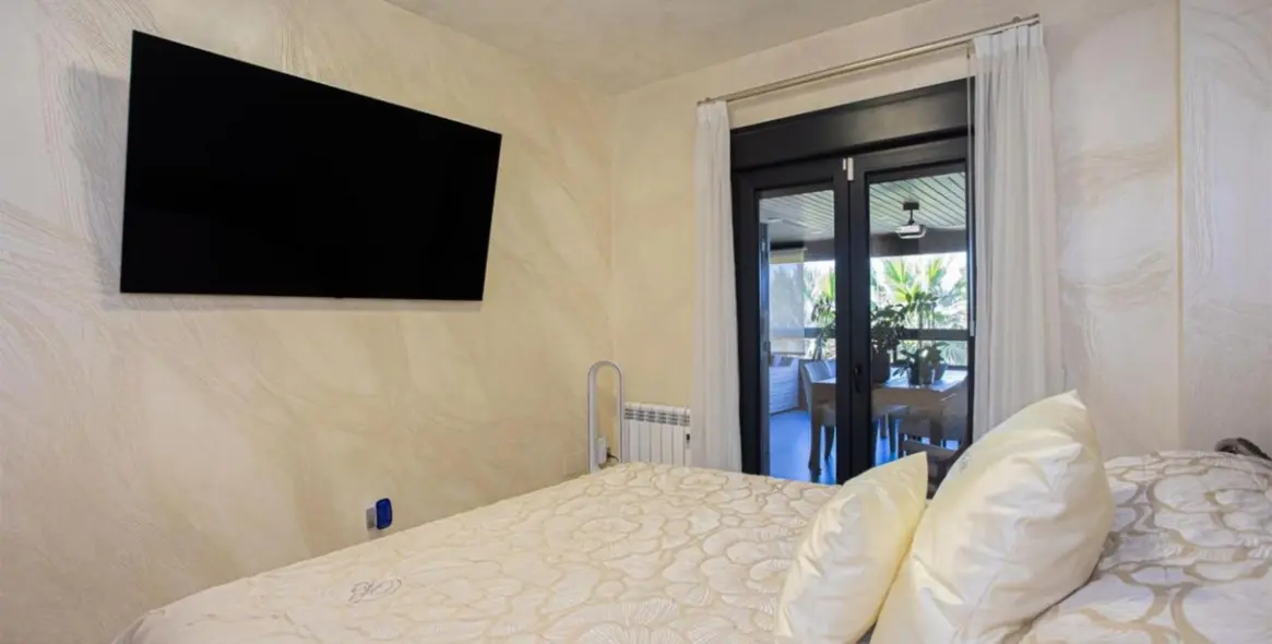 Продажа апартаментов на среднем этаже в Los Flamingos 10