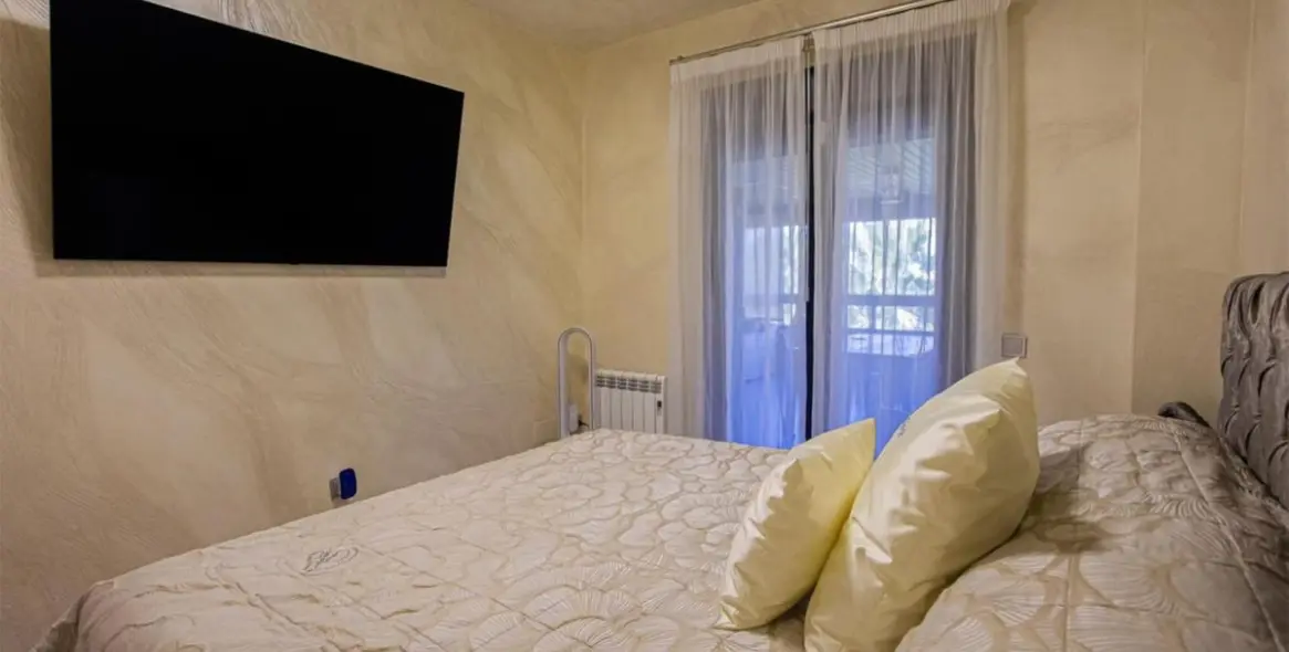 Продажа апартаментов на среднем этаже в Los Flamingos 11