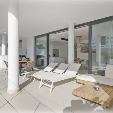 Продажа апартаментов на среднем этаже в Higueron