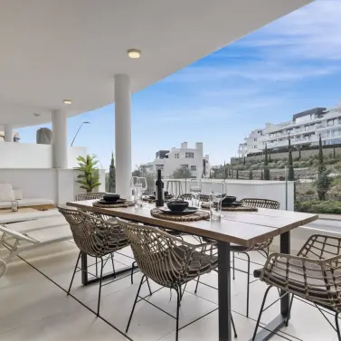 Продажа апартаментов на среднем этаже в Higueron