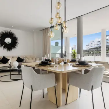 Продажа апартаментов на среднем этаже в Higueron