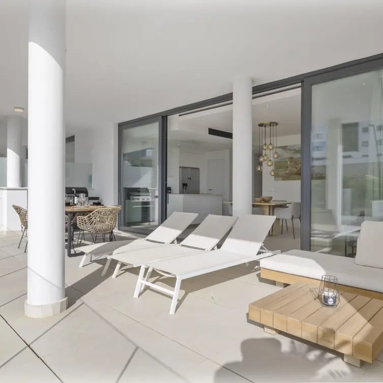 Sale of middle floor apartment in Higueron