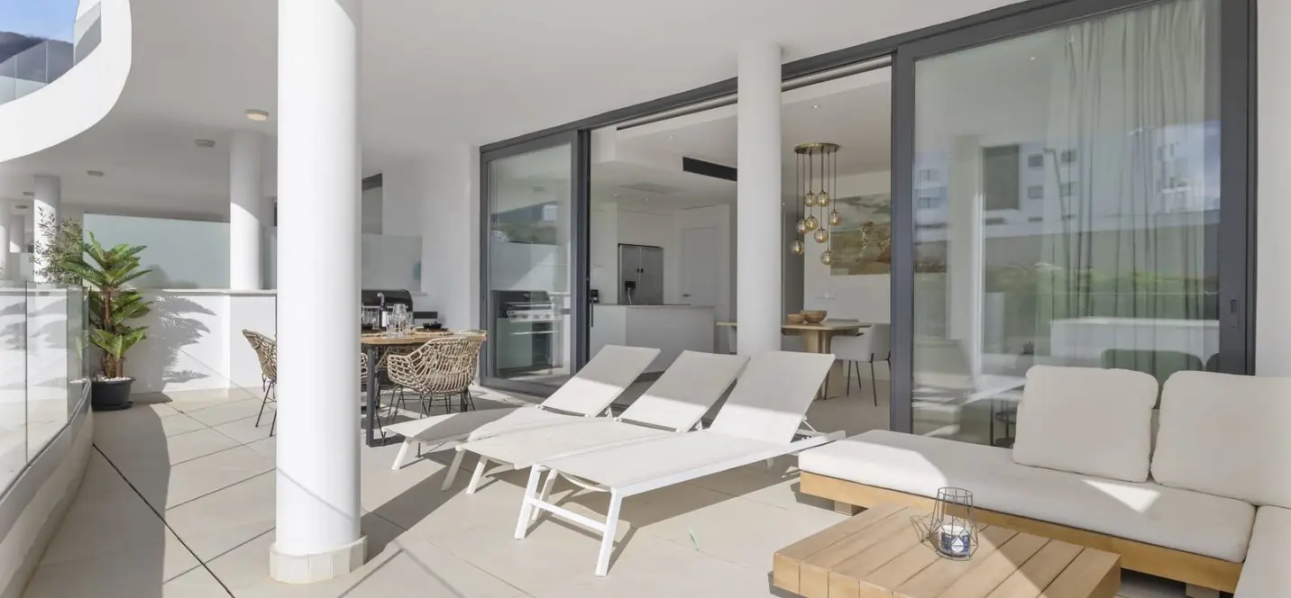 Sale of middle floor apartment in Higueron 0