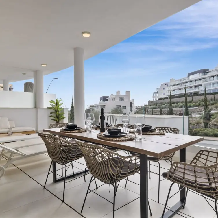 Sale of middle floor apartment in Higueron