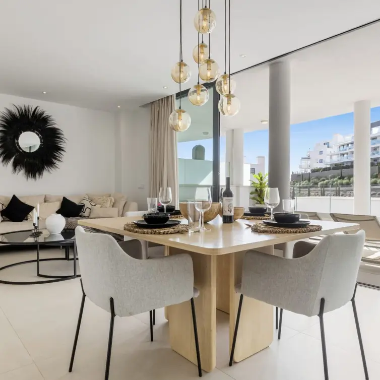 Sale of middle floor apartment in Higueron