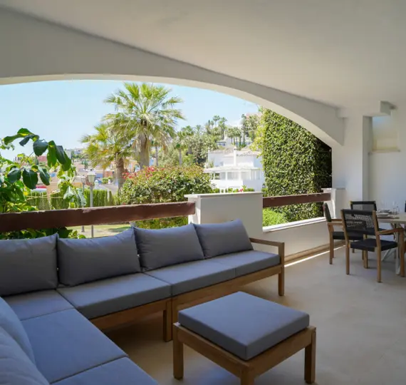 Sale of middle floor apartment in Nueva Andalucía