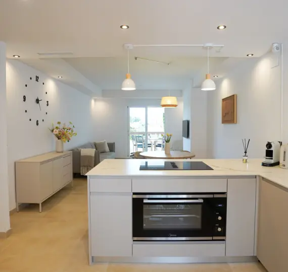 Sale of middle floor apartment in Nueva Andalucía