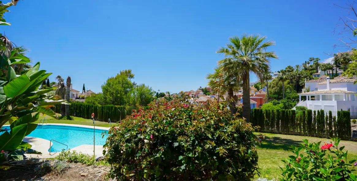 Продажа апартаментов на среднем этаже в Nueva Andalucía 17