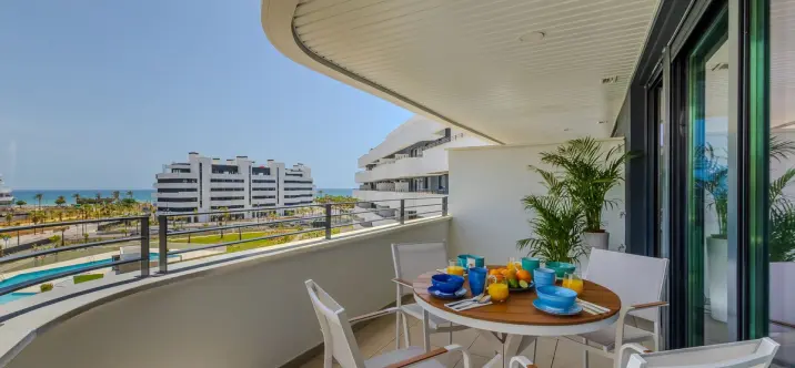 Venta de apartamento en planta media en Torremolinos 1