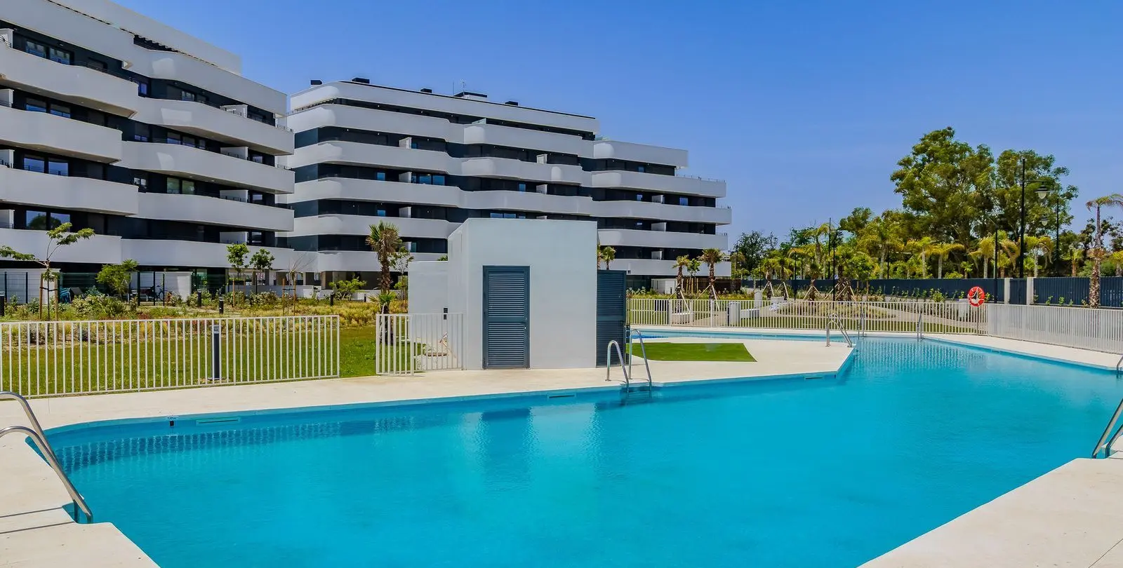 Sale of middle floor apartment in Torremolinos 1