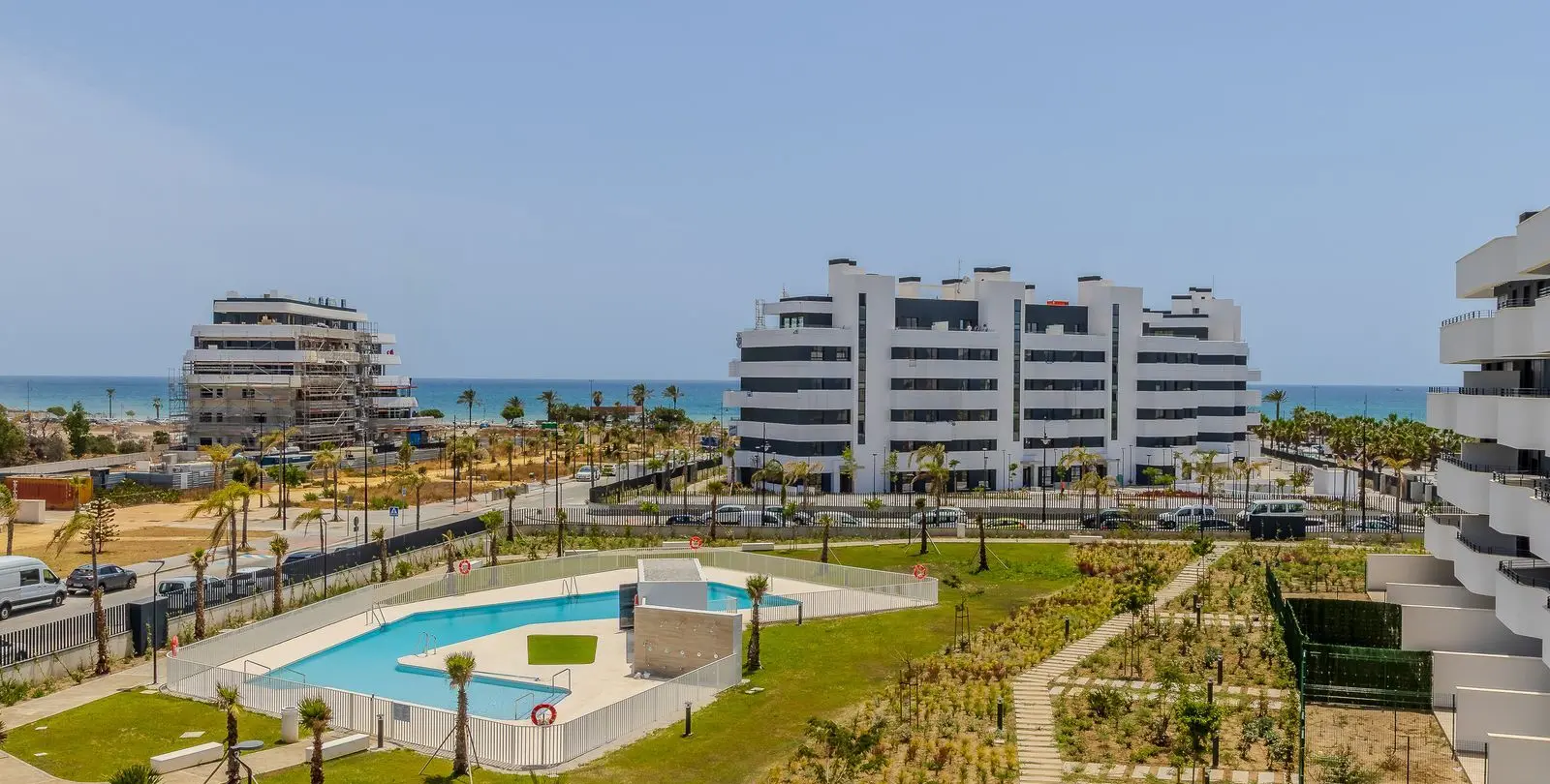 Sale of middle floor apartment in Torremolinos 16