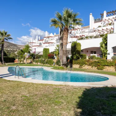 Venta de apartamento en planta media en Nueva Andalucía