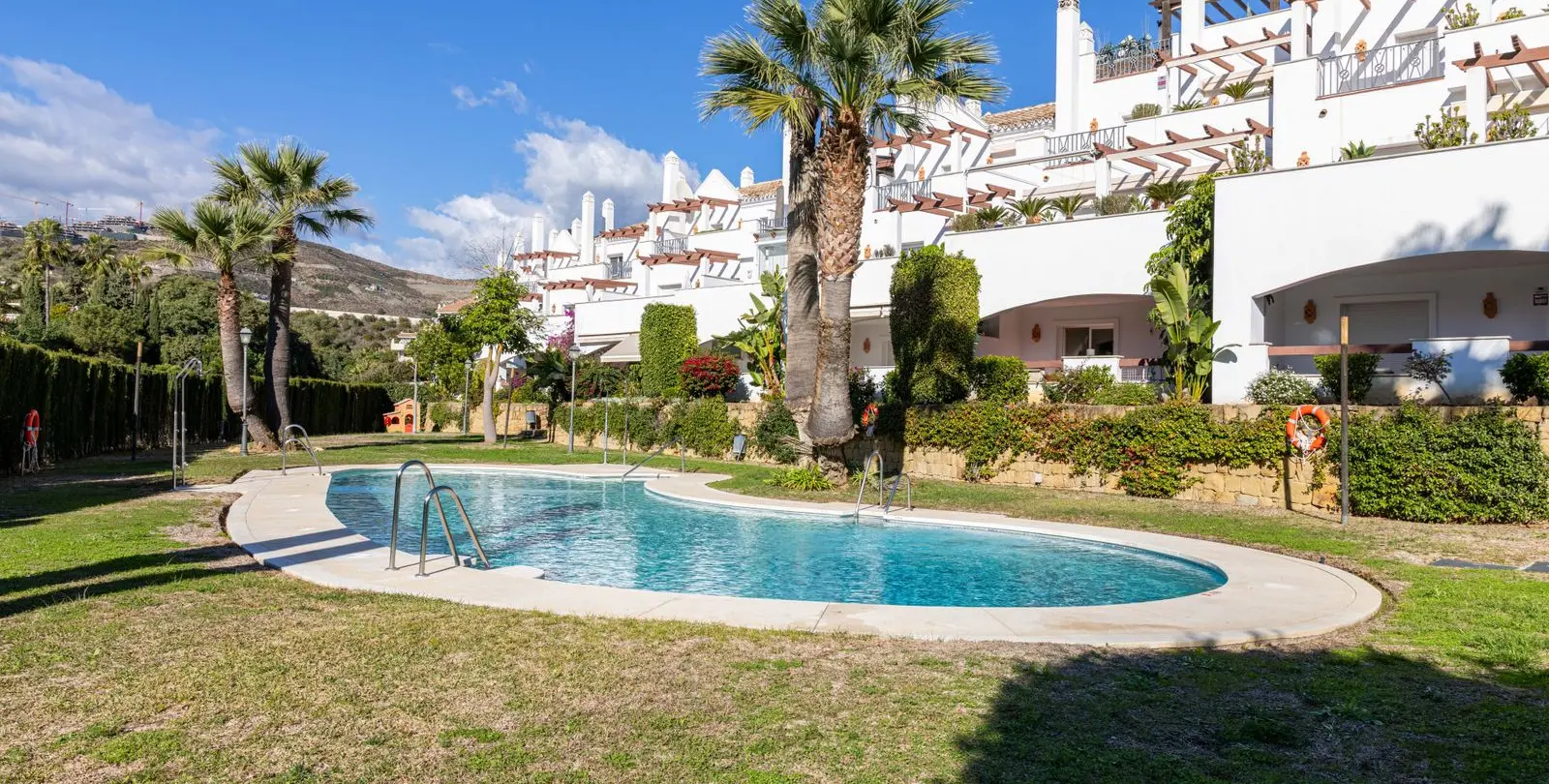 Продажа апартаментов на среднем этаже в Nueva Andalucía 1