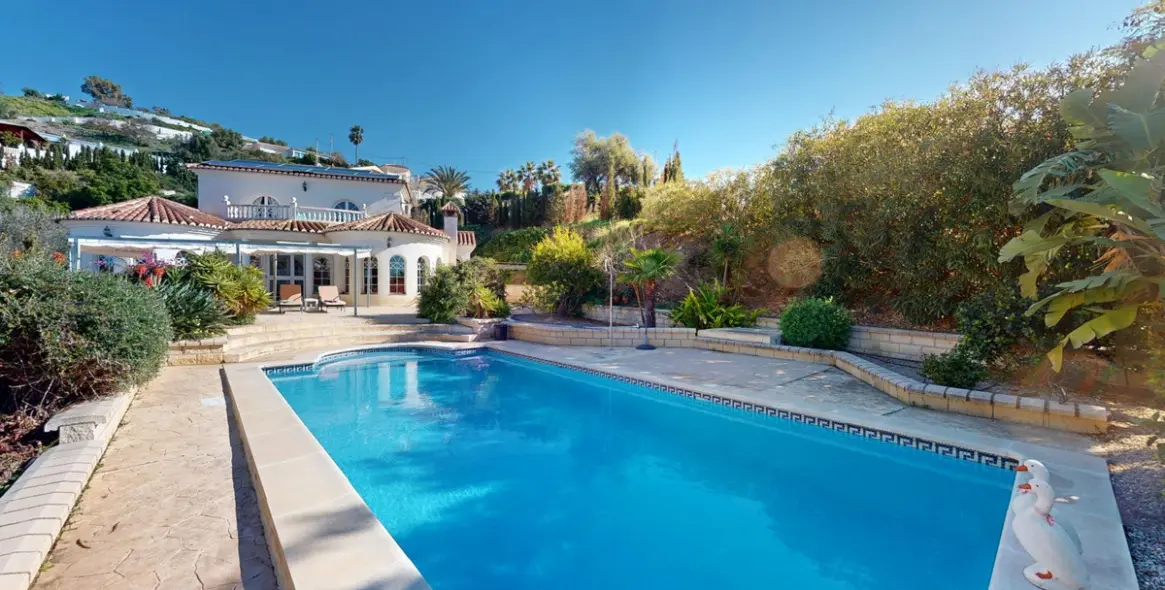 Sale of detached villa in Costa del Sol East 1