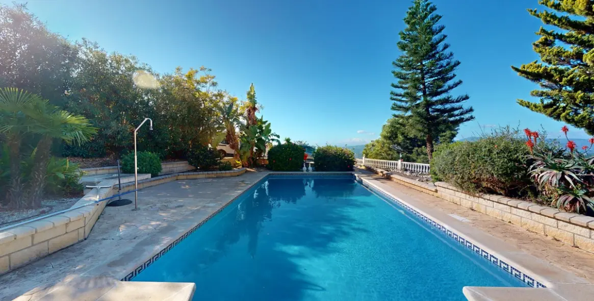 Sale of detached villa in Costa del Sol East 2