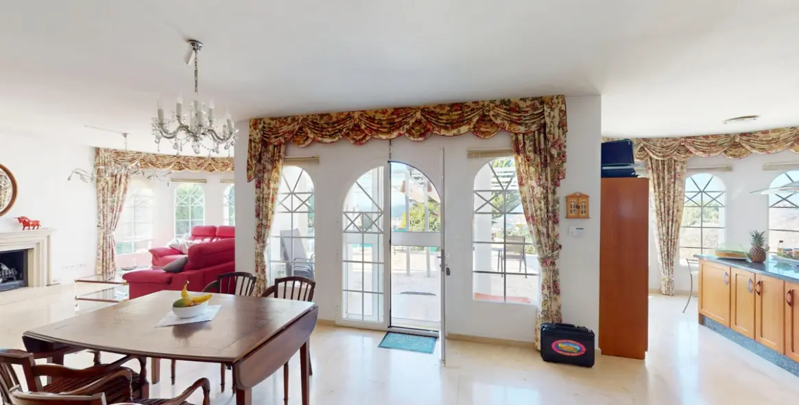 Sale of detached villa in Costa del Sol East 7