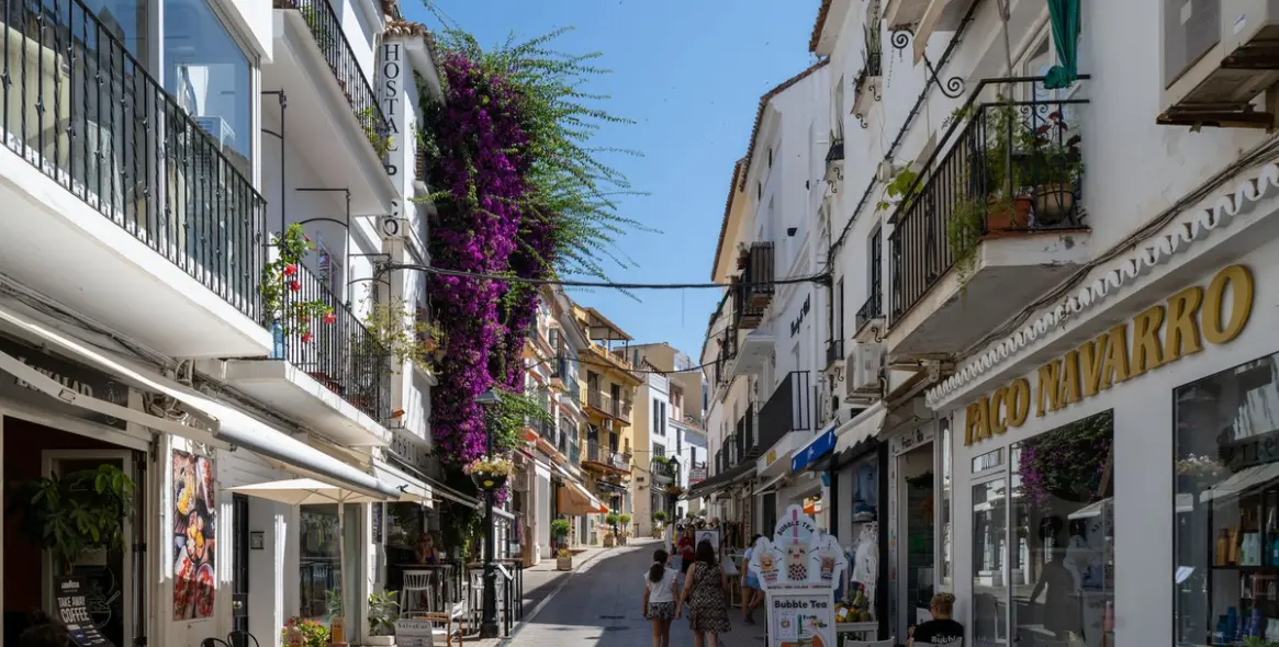 Sale of middle floor apartment in Marbella 1