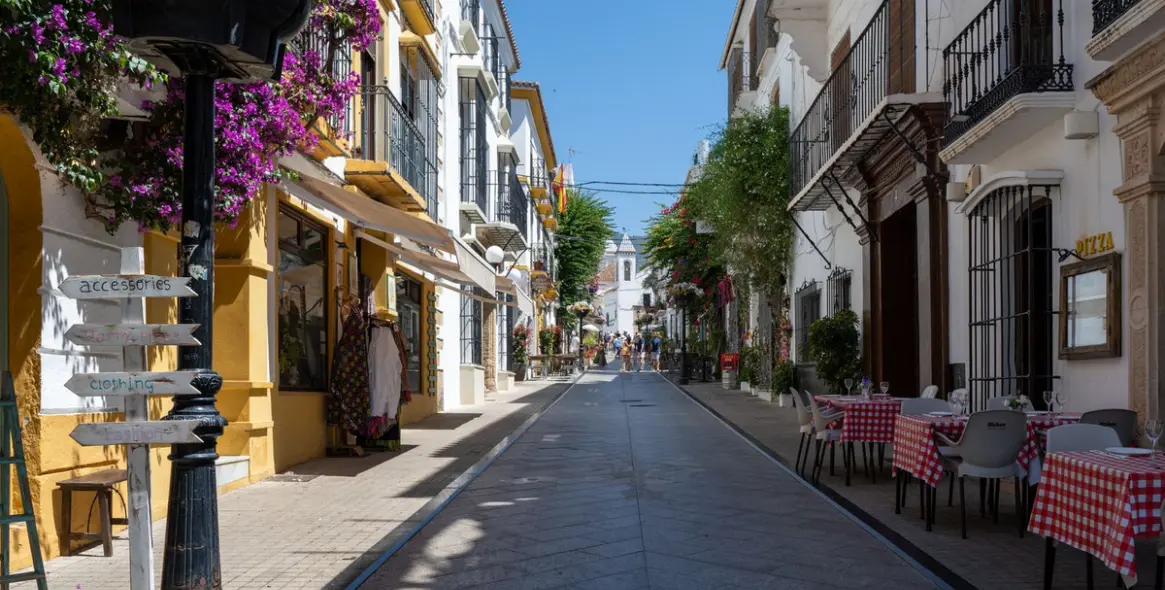 Sale of middle floor apartment in Marbella 17