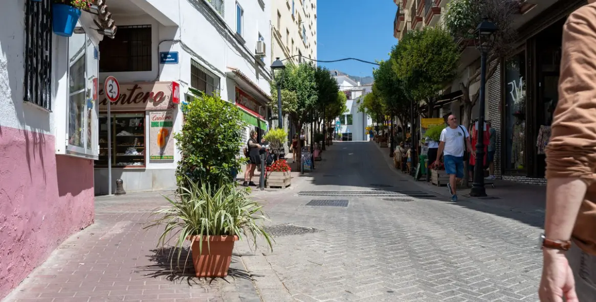 Sale of middle floor apartment in Marbella 19