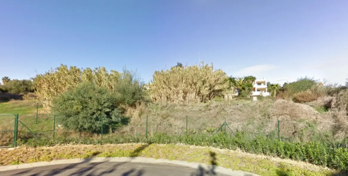 Venta de parcela residencial en Sotogrande 1