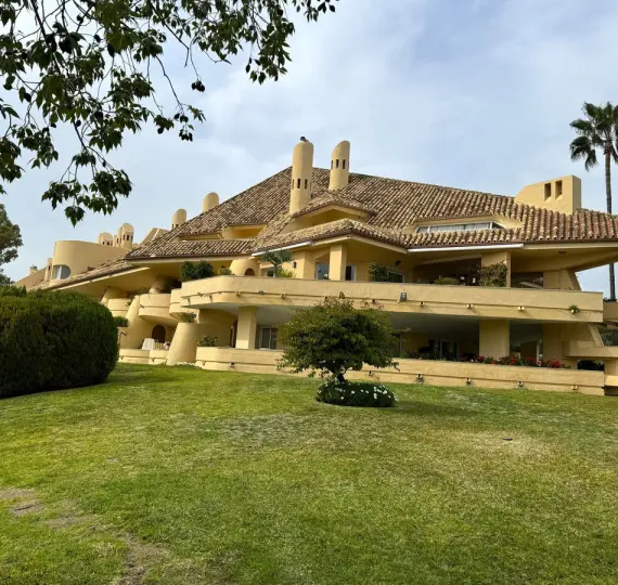 Sale of duplex in Nueva Andalucía