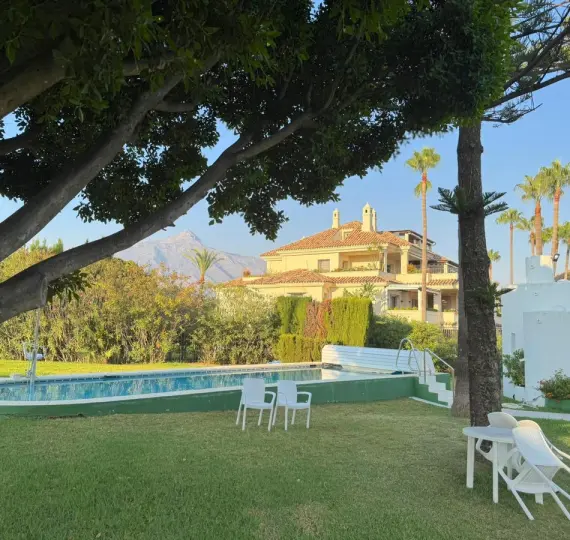 Sale of duplex in Nueva Andalucía