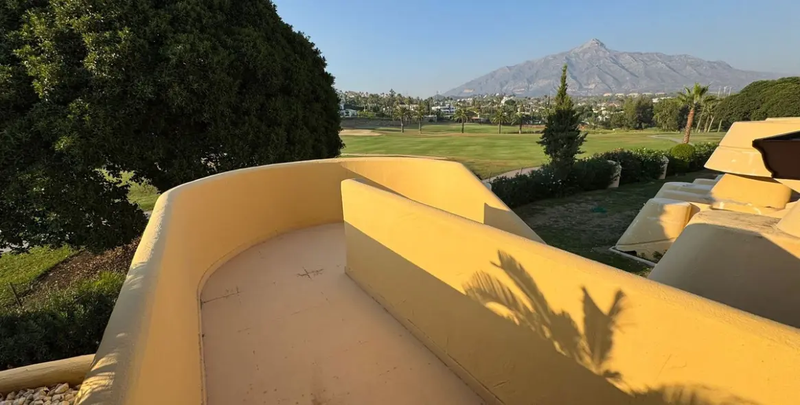 Продажа двухуровневых апартаментов в Nueva Andalucía 23