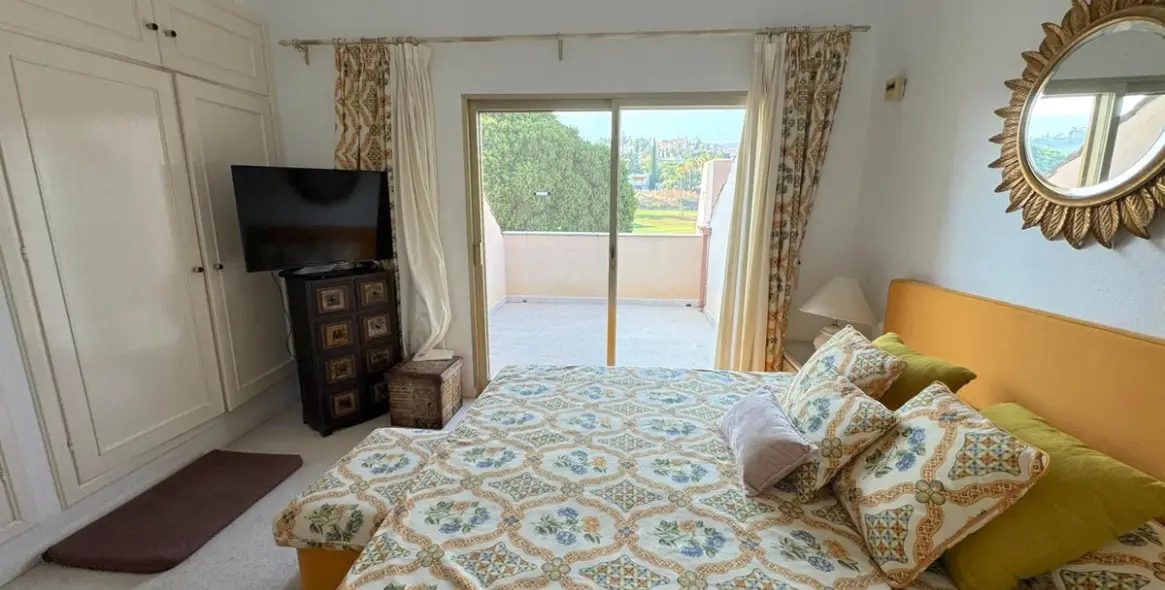 Продажа двухуровневых апартаментов в Nueva Andalucía 24