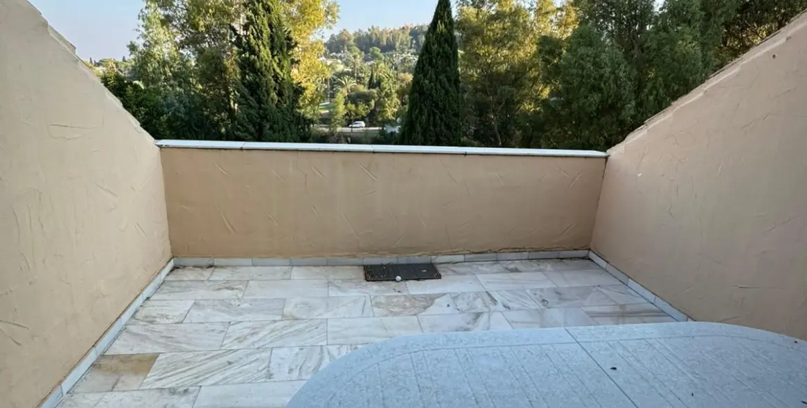 Продажа двухуровневых апартаментов в Nueva Andalucía 25