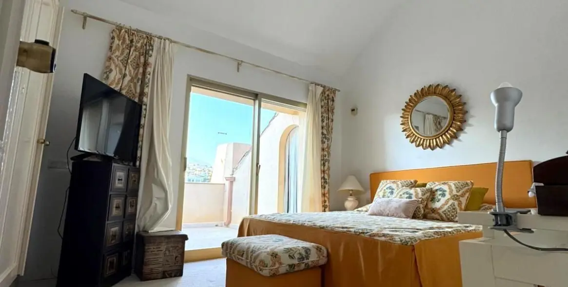 Продажа двухуровневых апартаментов в Nueva Andalucía 27