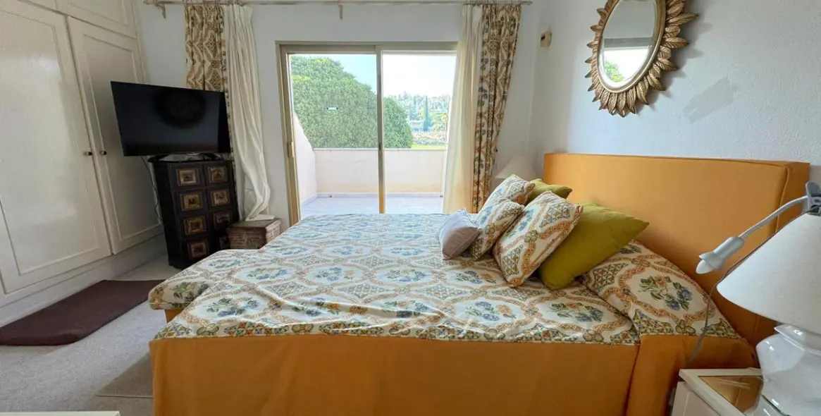 Продажа двухуровневых апартаментов в Nueva Andalucía 36