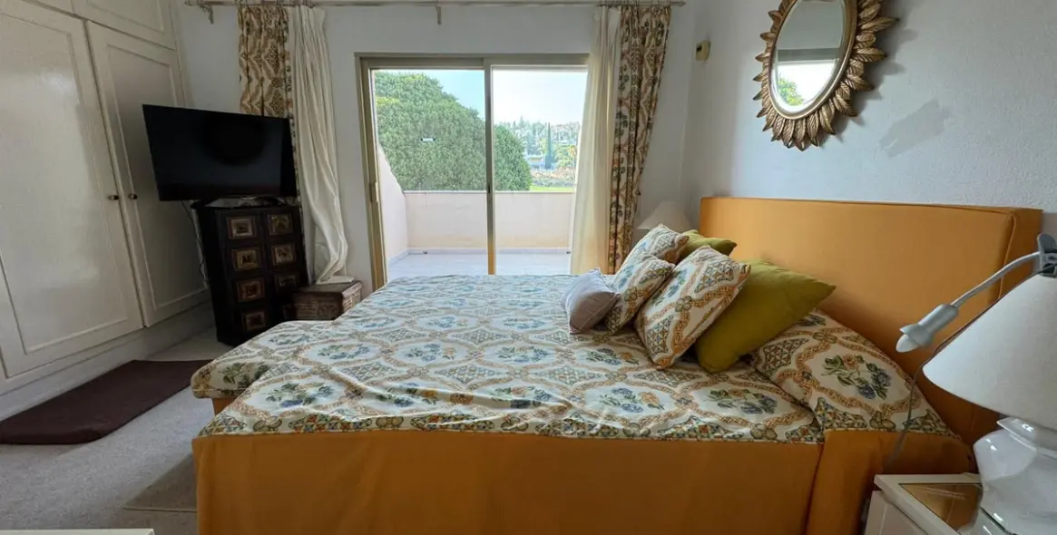 Продажа двухуровневых апартаментов в Nueva Andalucía 37