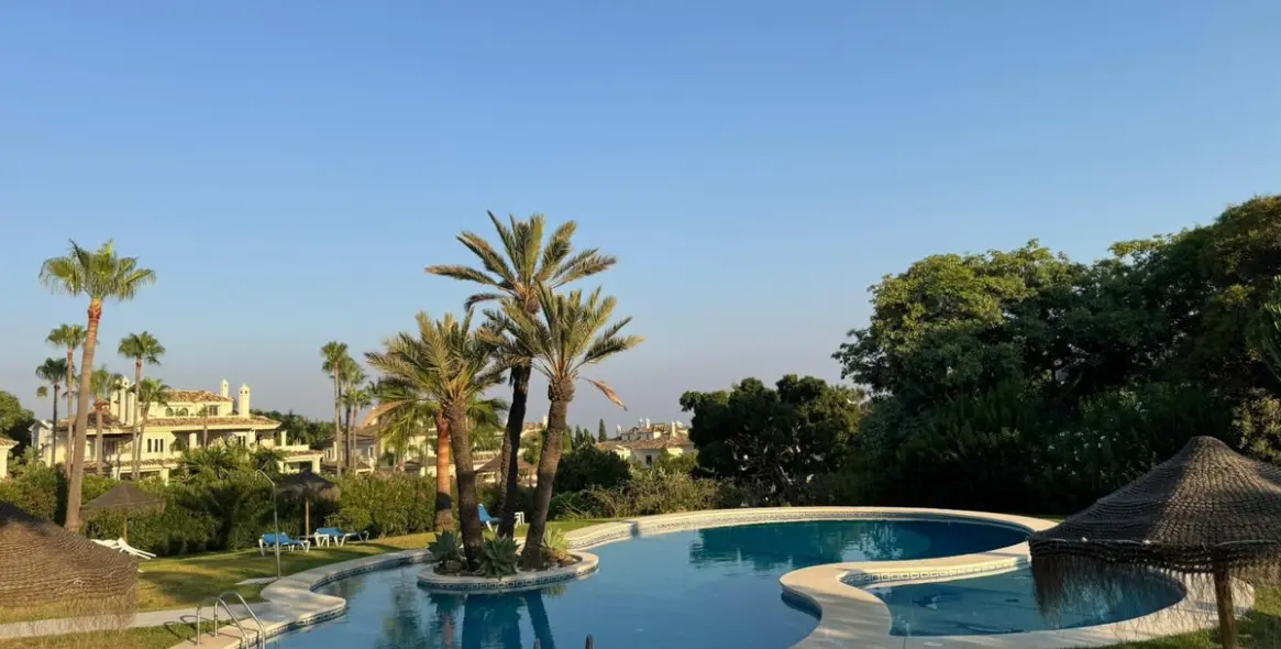 Продажа двухуровневых апартаментов в Nueva Andalucía 53