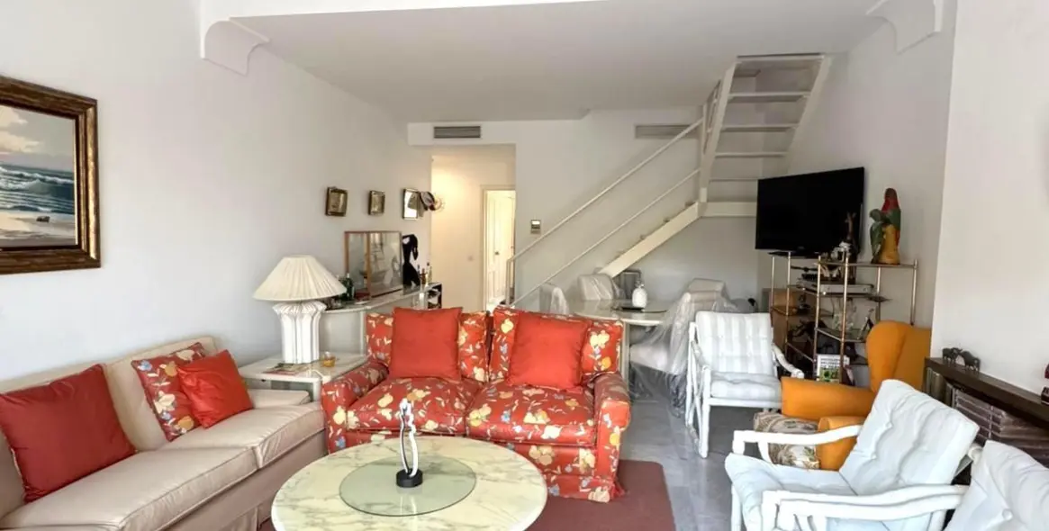 Продажа двухуровневых апартаментов в Nueva Andalucía 56