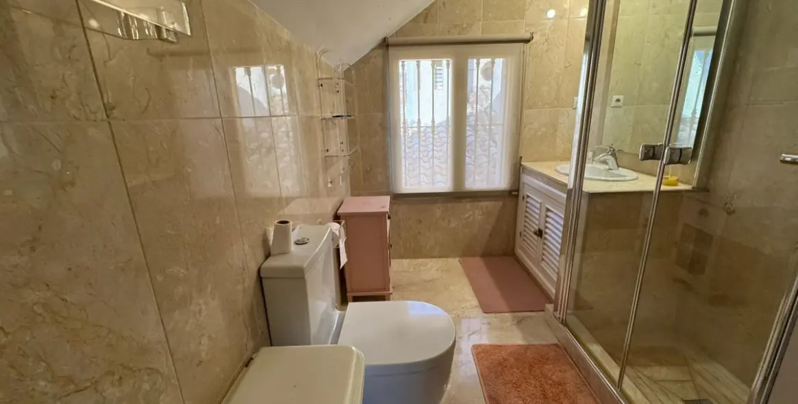 Продажа двухуровневых апартаментов в Nueva Andalucía 57