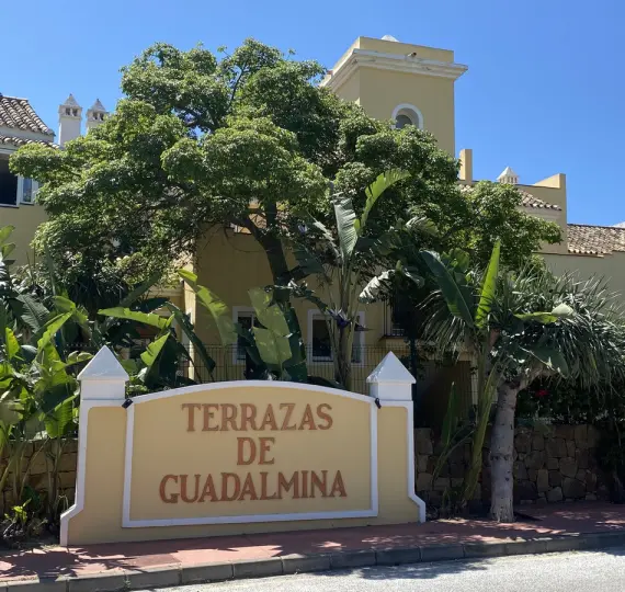 Sale of middle floor apartment in Guadalmina Alta