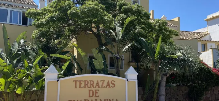 Sale of middle floor apartment in Guadalmina Alta 0