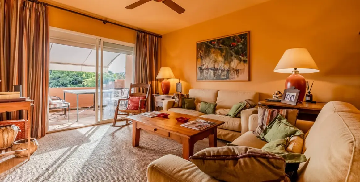 Sale of middle floor apartment in Guadalmina Alta 2