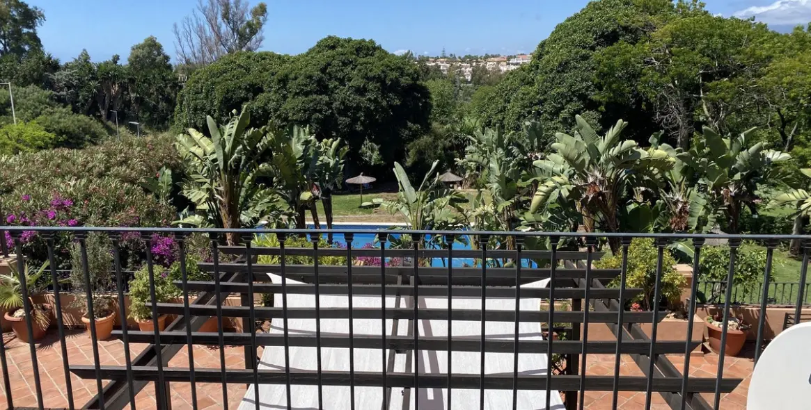 Sale of middle floor apartment in Guadalmina Alta 8