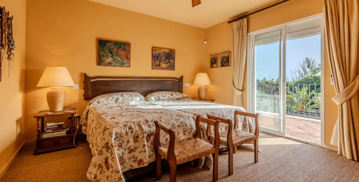 Sale of middle floor apartment in Guadalmina Alta 12